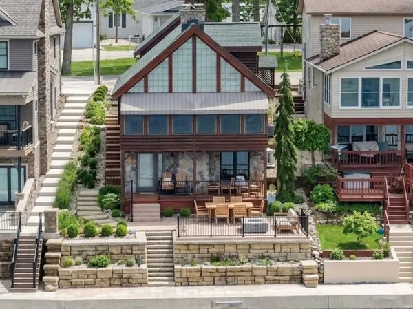 $790,000 | 555 Ln 221B Hamilton Lake, Hamilton, IN 46742
