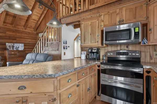 $790,000 | 555 Ln 221B Hamilton Lake, Hamilton, IN 46742