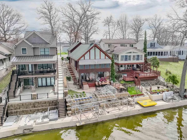 $790,000 | 555 Ln 221B Hamilton Lake, Hamilton, IN 46742