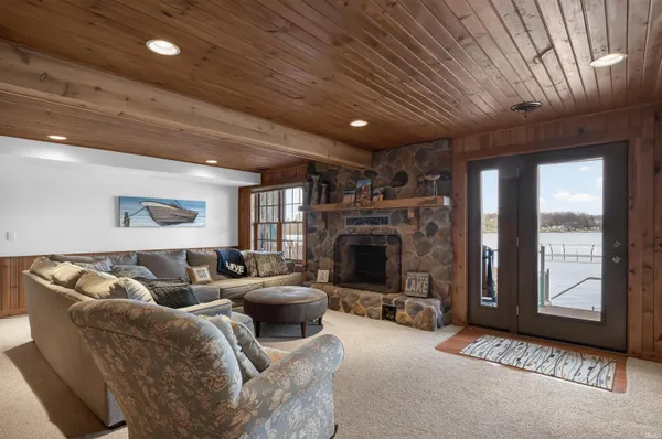 $790,000 | 555 Ln 221B Hamilton Lake, Hamilton, IN 46742