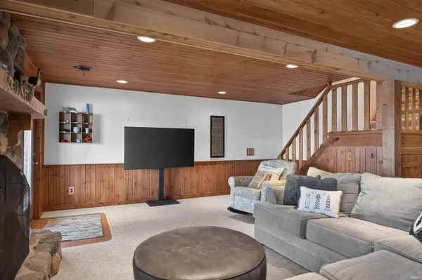 $790,000 | 555 Ln 221B Hamilton Lake, Hamilton, IN 46742