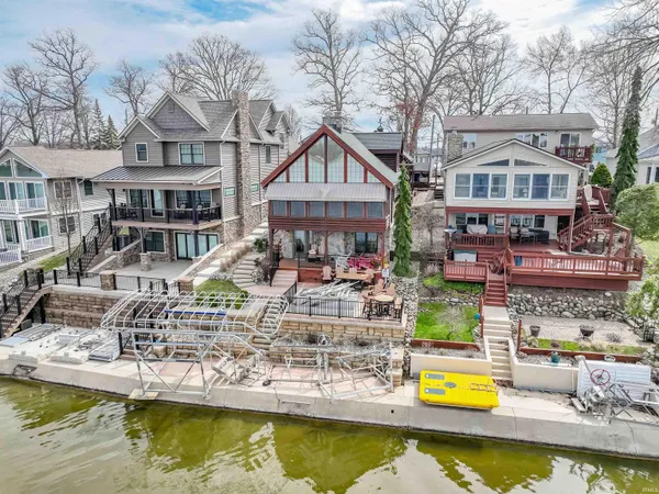 $790,000 | 555 Ln 221B Hamilton Lake, Hamilton, IN 46742