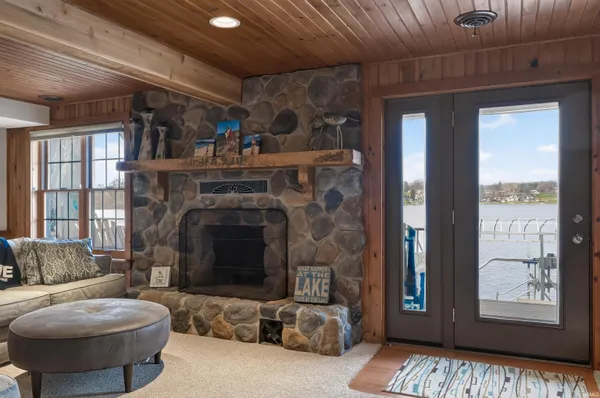 $790,000 | 555 Ln 221B Hamilton Lake, Hamilton, IN 46742