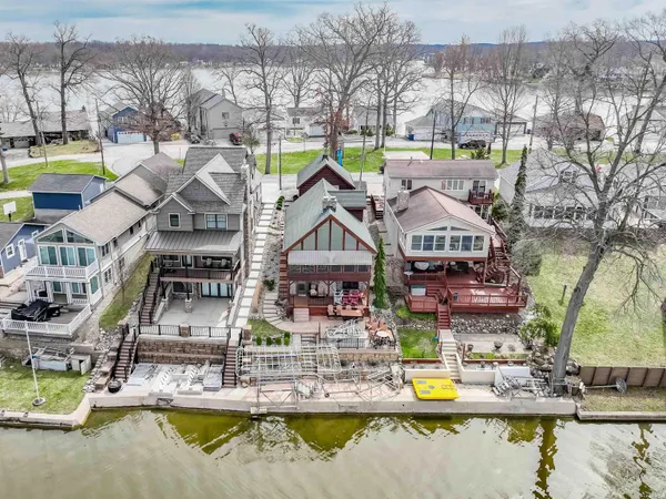 $790,000 | 555 Ln 221B Hamilton Lake, Hamilton, IN 46742