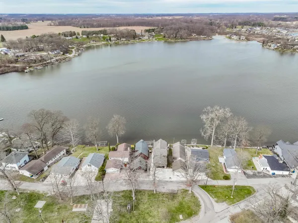 $790,000 | 555 Ln 221B Hamilton Lake, Hamilton, IN 46742