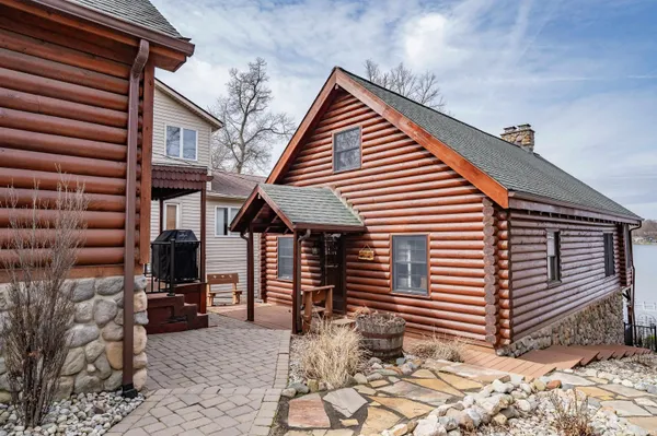 $790,000 | 555 Ln 221B Hamilton Lake, Hamilton, IN 46742