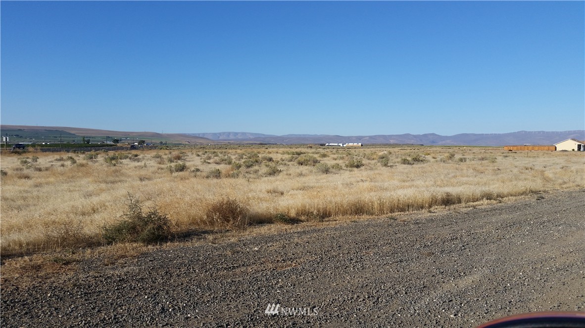 19747 Southwest 2.6 Road Quincy, WA 98848 - Photo 3 of 4 Gallery Image 3