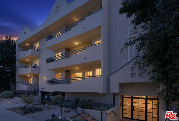 $674,000 | 5050 Coldwater Canyon Avenue, Unit 203, Sherman Oaks, CA 91423