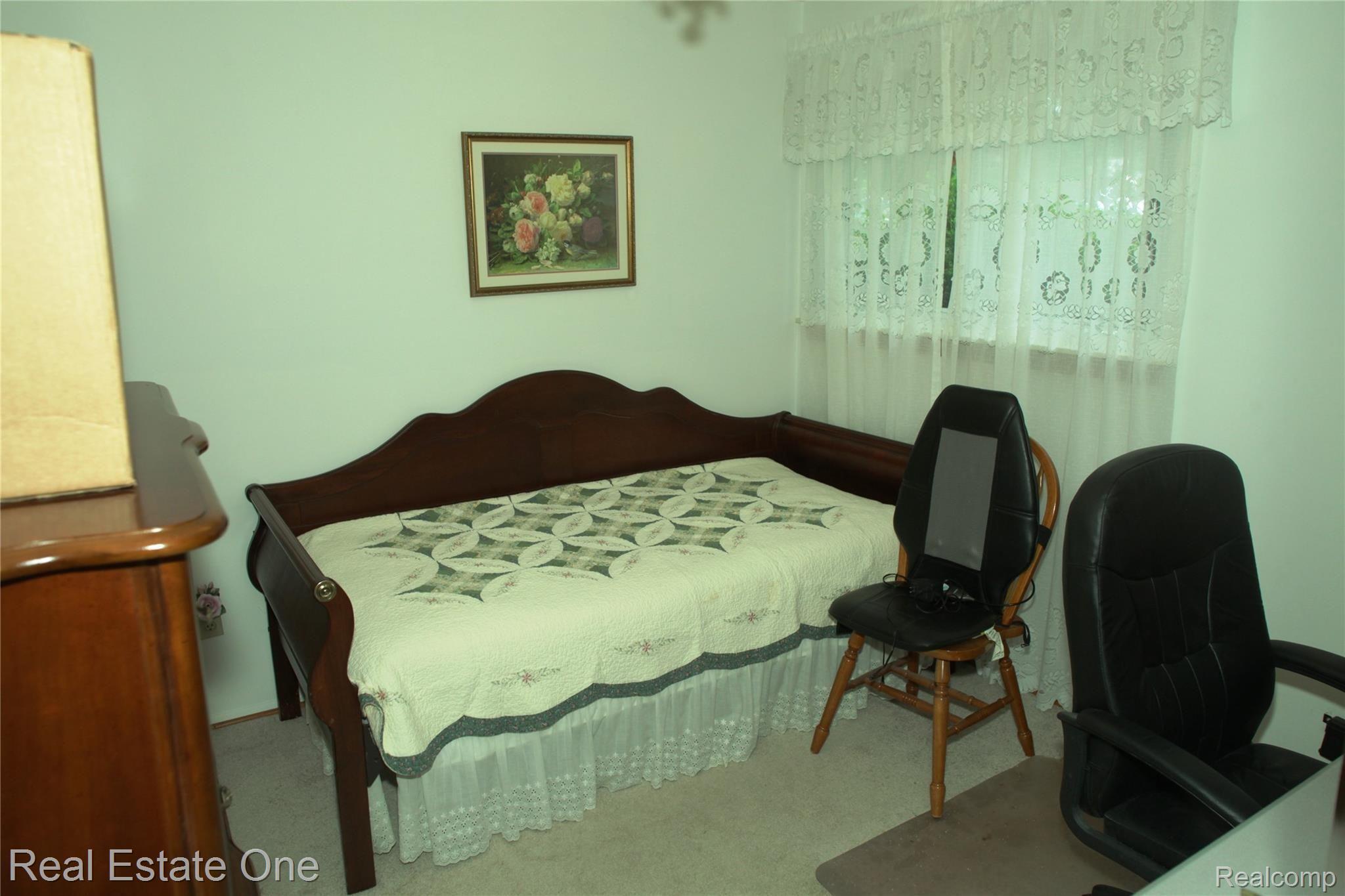18130 Davidson Road Fraser, MI 48026 - Photo 6 of 11 IMG_6932.JPG