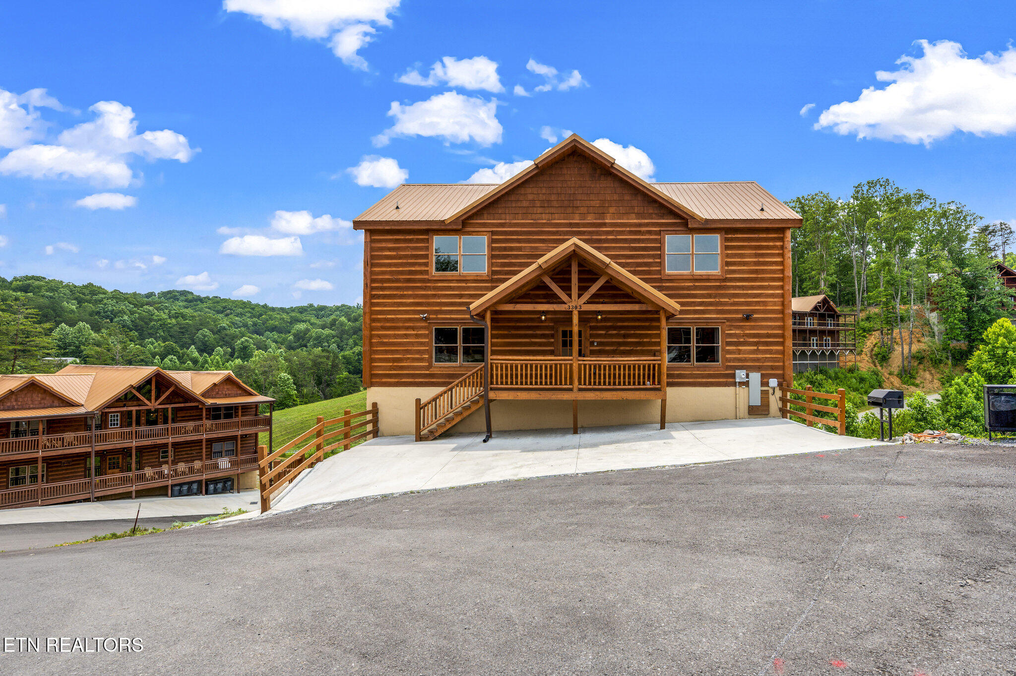 3303 Grace Way Sevierville, TN 37876 - Photo 2 of 56 JCM_2004