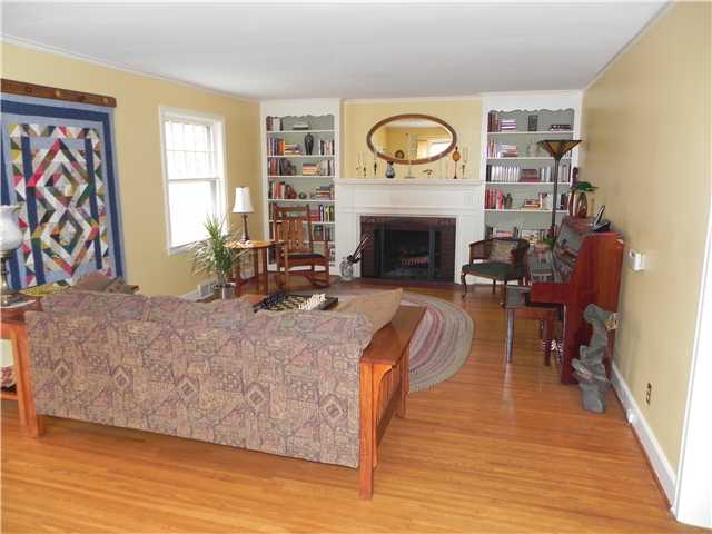 10 Gordon Heights Road Brighton, NY 14610 - Photo 8 of 13 Living Room