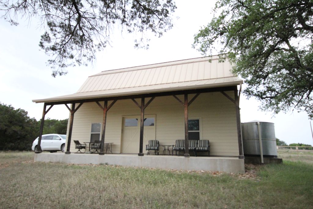 5135 Lookout Ridge Drive Marble Falls, TX 78654 - Photo 24 of 33 Covered patio of Barn or potential guest house