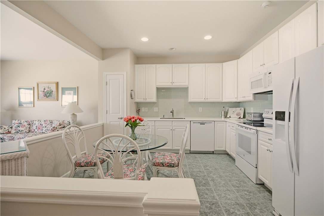 219 Rolling Hill Road, Unit 219 Portsmouth, RI 02871 - Photo 13 of 40