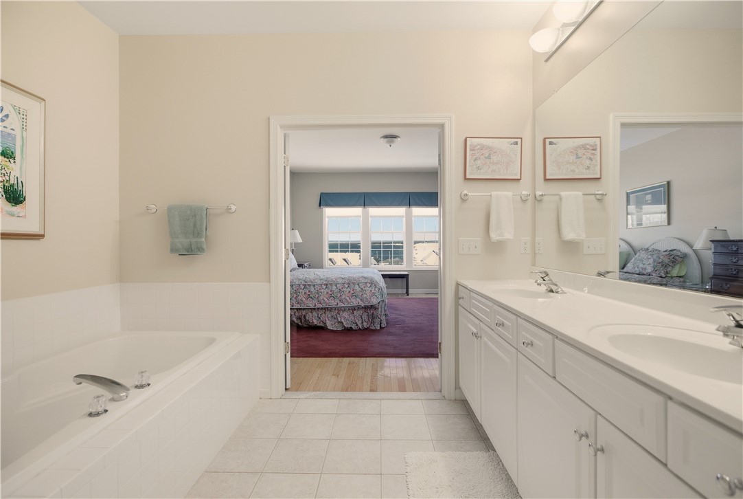 219 Rolling Hill Road, Unit 219 Portsmouth, RI 02871 - Photo 25 of 40