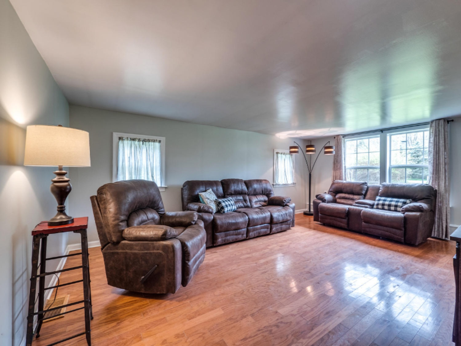 455 Elliot Road Kalamazoo, MI 49048 - Photo 2 of 36 P1200169_fused