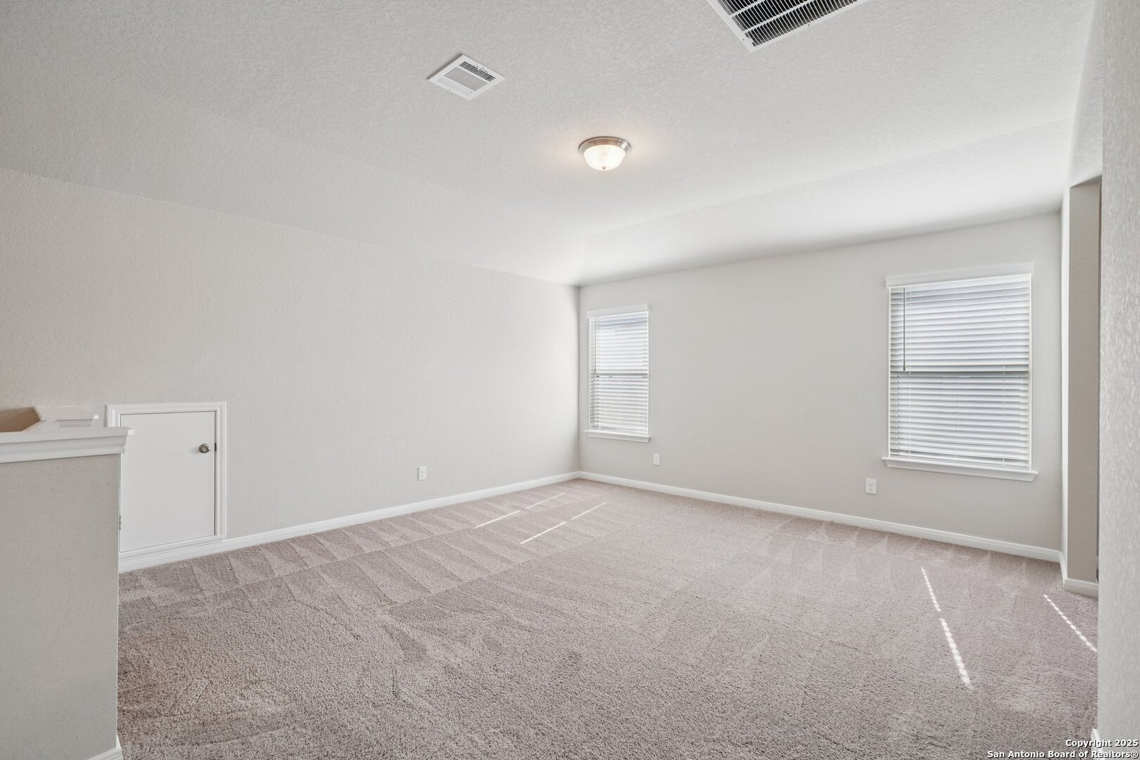 3311 Junction Bay Converse, TX 78109 - Photo 35 of 50 an empty room with windows and closet