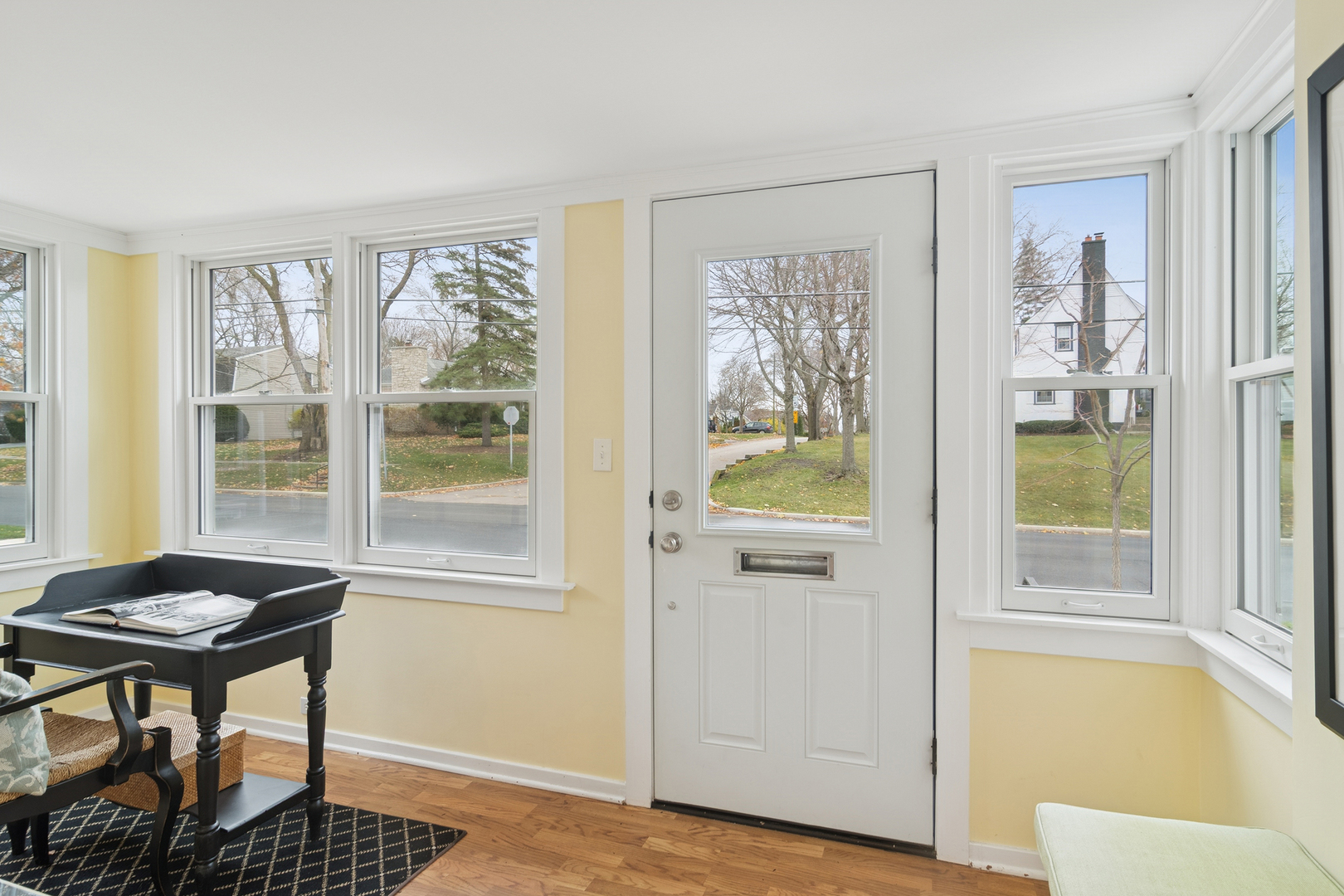 202 East Hillside Road Barrington, IL 60010 - Photo 21 of 37 a living room with furniture and a window