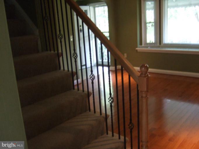 3205 Dorithan Road Baltimore, MD 21215 - Photo 3 of 18 IStairs