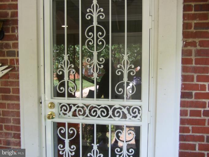3205 Dorithan Road Baltimore, MD 21215 - Photo 9 of 18 Front Door