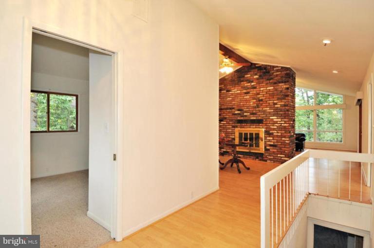7630 Morgan Road Woodbine, MD 21797 - Photo 3 of 22 Entrance / Foyer