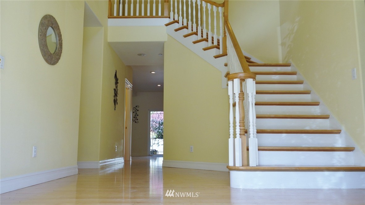 16604 Sylvester Road Southwest Burien, WA 98166 - Photo 3 of 25
