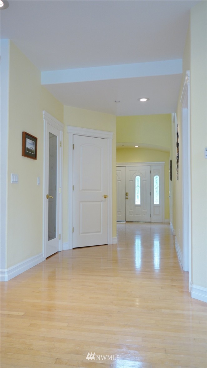 16604 Sylvester Road Southwest Burien, WA 98166 - Photo 4 of 25