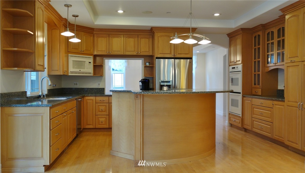 16604 Sylvester Road Southwest Burien, WA 98166 - Photo 6 of 25