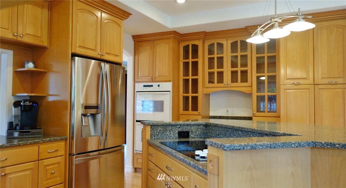 16604 Sylvester Road Southwest Burien, WA 98166 - Photo 7 of 25