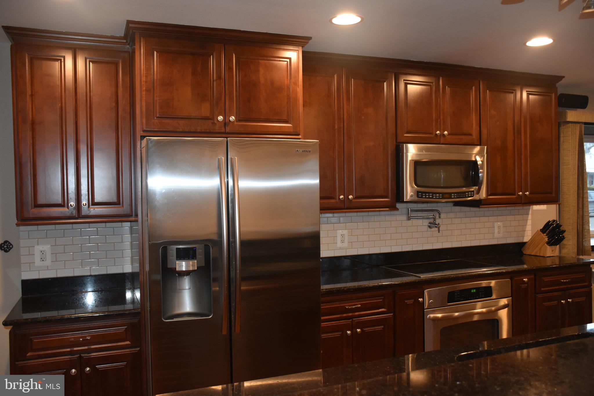 824 Dunbury Road Fairless Hills, PA 19030 - Photo 10 of 31 New backsplash