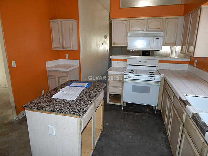 4357 Flagship Court Las Vegas, NV 89121 - Photo 8 of 17 Kitchen.