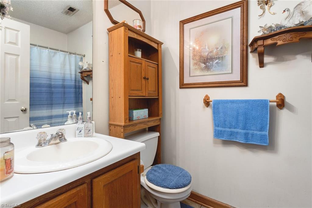 3604 Country Ridge Road Greensboro, NC 27405 - Photo 19 of 28 Gallery Image 19
