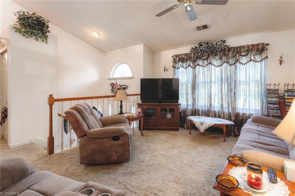 3604 Country Ridge Road Greensboro, NC 27405 - Photo 6 of 28 Gallery Image 6