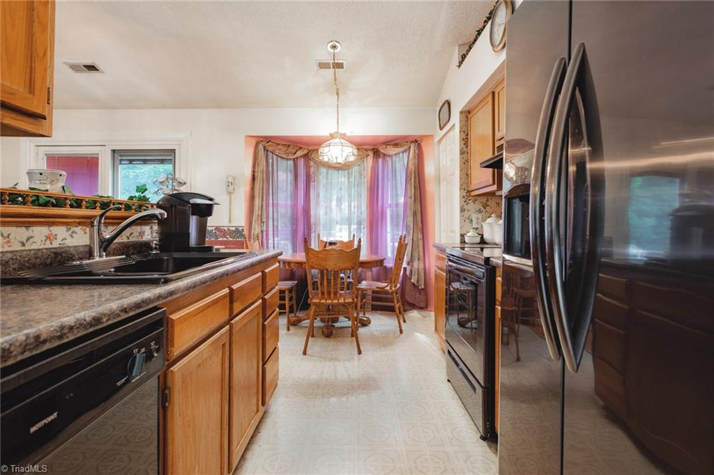 3604 Country Ridge Road Greensboro, NC 27405 - Photo 10 of 28 Gallery Image 10