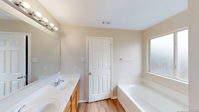 $299,900 | 16422 Turf Club, Selma, TX 78154