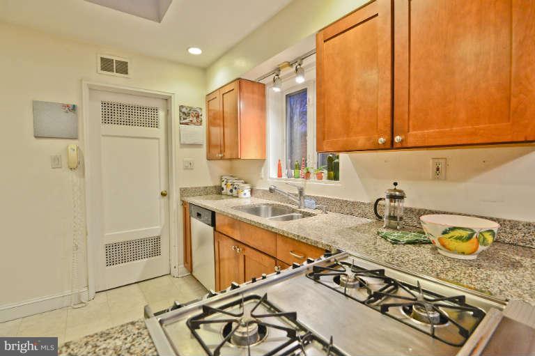 6723 Nicholson Road Falls Church, VA 22042 - Photo 14 of 30 Kitchen