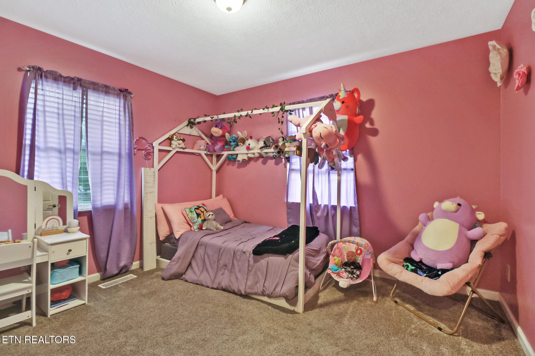 604 Bear Cub Lane Clinton, TN 37716 - Photo 13 of 23 a bedroom with a bed and chair