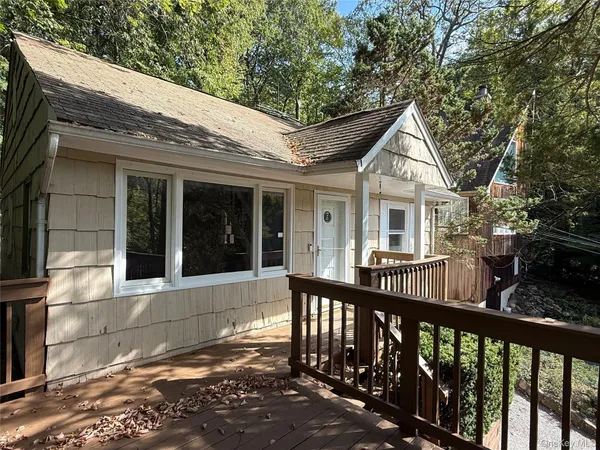 $3,200 | 19 Cotswold Drive, Centerport, NY 11721