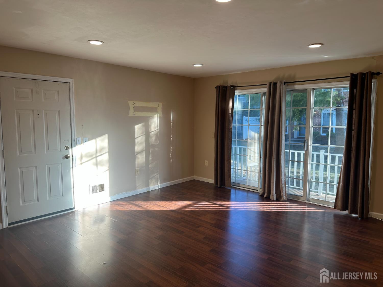 480 Witney Court North Brunswick, NJ 08902 - Photo 1 of 17