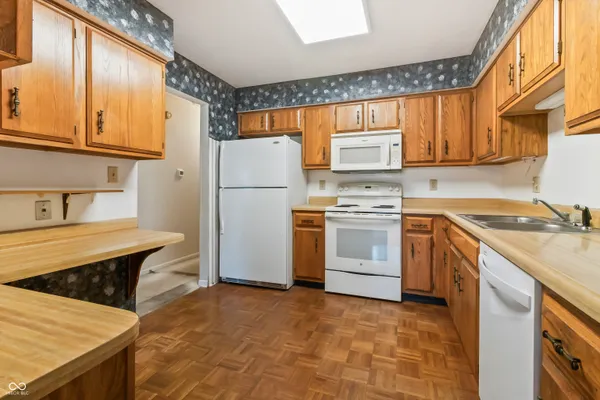 $199,900 | 7471 Prairie Lake Drive, Indianapolis, IN 46256