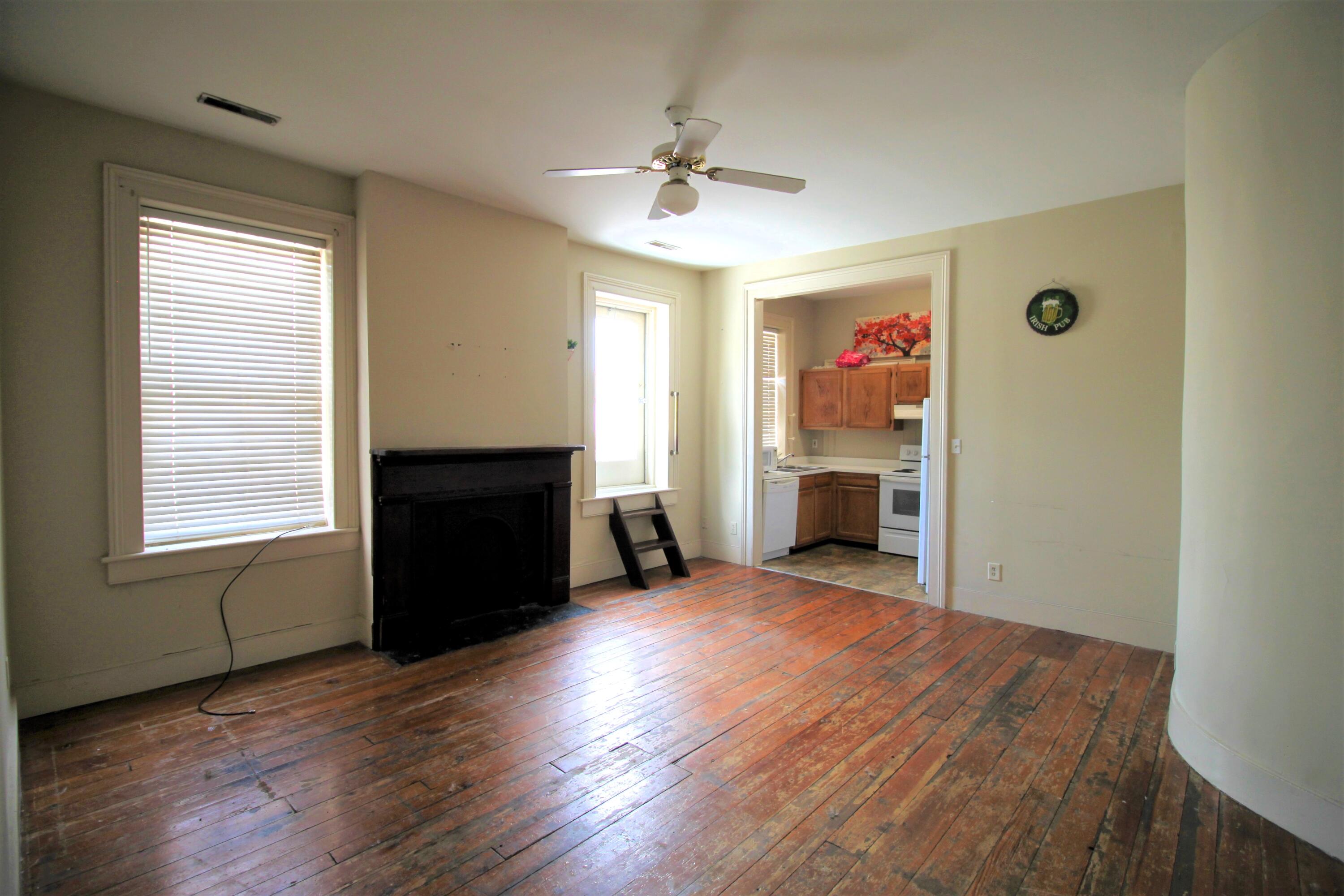 314 King Street, Unit D Charleston, SC 29401 - Photo 2 of 10 Livingroom