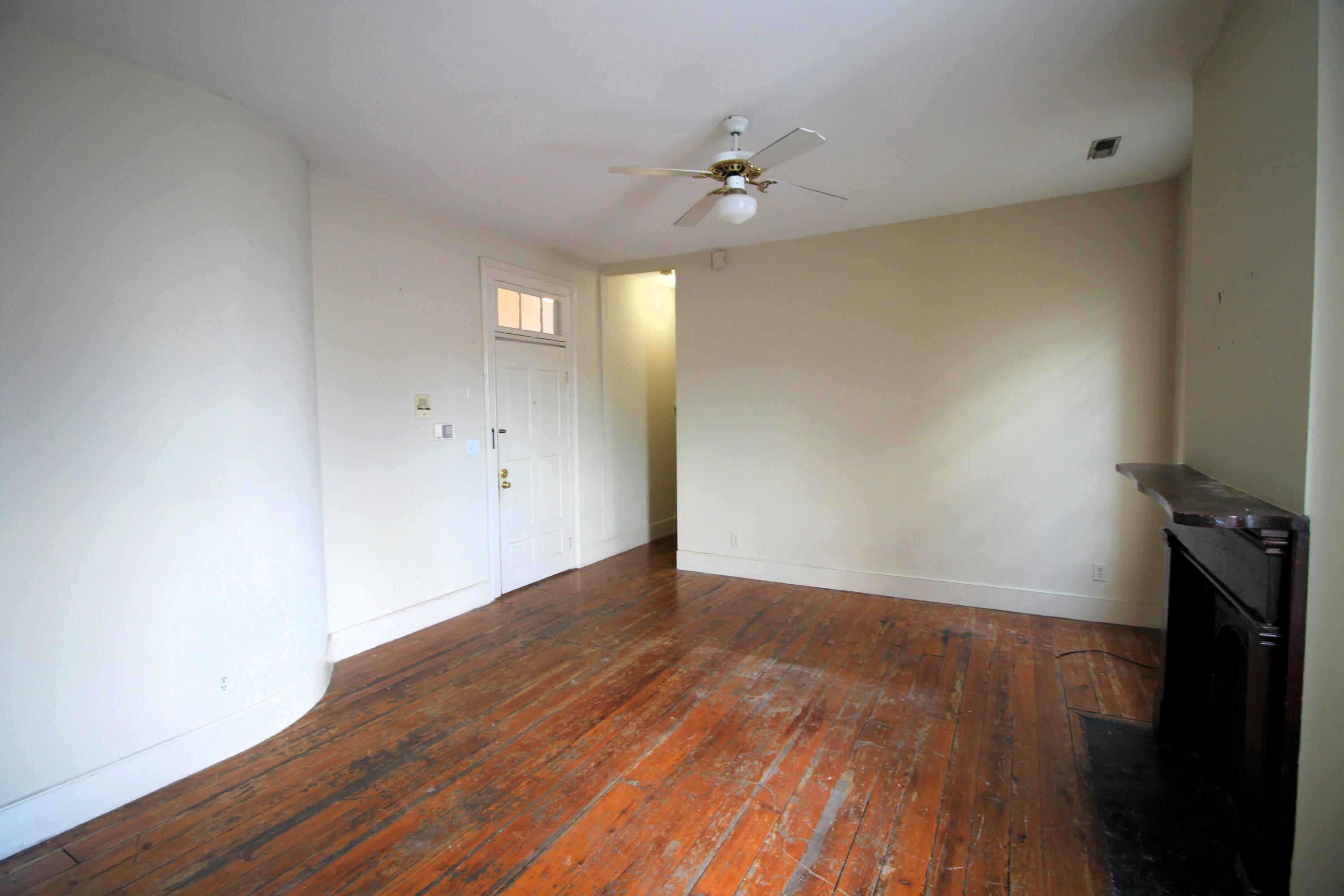 314 King Street, Unit D Charleston, SC 29401 - Photo 3 of 10 Living Room 2