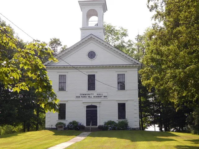 $184,900 | 51 Tremont Street, Paris, ME 04271