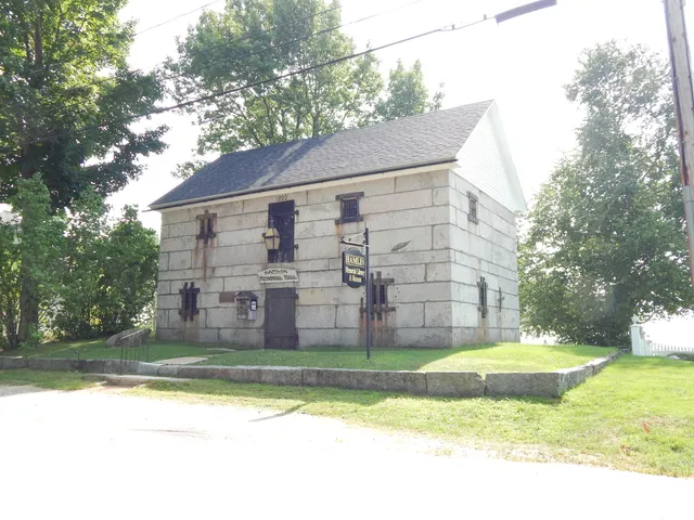 $184,900 | 51 Tremont Street, Paris, ME 04271