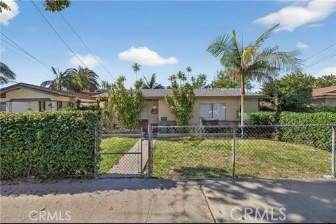 Welcome to 560 N Grand St-1096 Square Feet in Front 3 bedroom - 1.5 bathroom, Full Kitchen, Family Room, Laundry Room