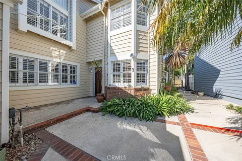 $1,095,000 | 6105 Avenida De Castillo, Long Beach, CA 90803