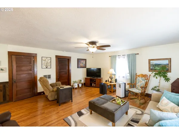 $699,000 | 2442 Kingsley Road, Hood River, OR 97031