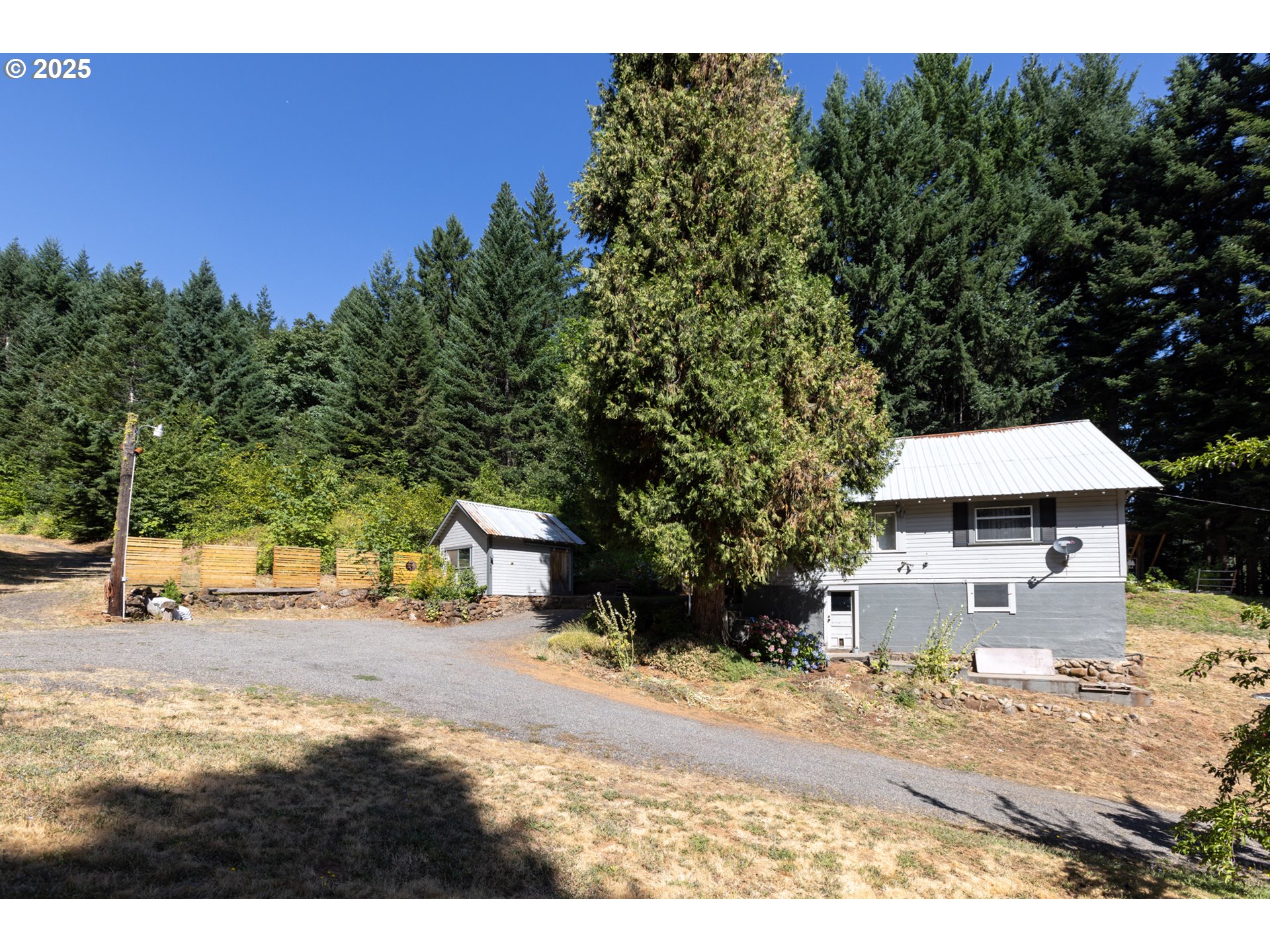 2442 Kingsley Road Hood River, OR 97031 - Photo 16 of 38