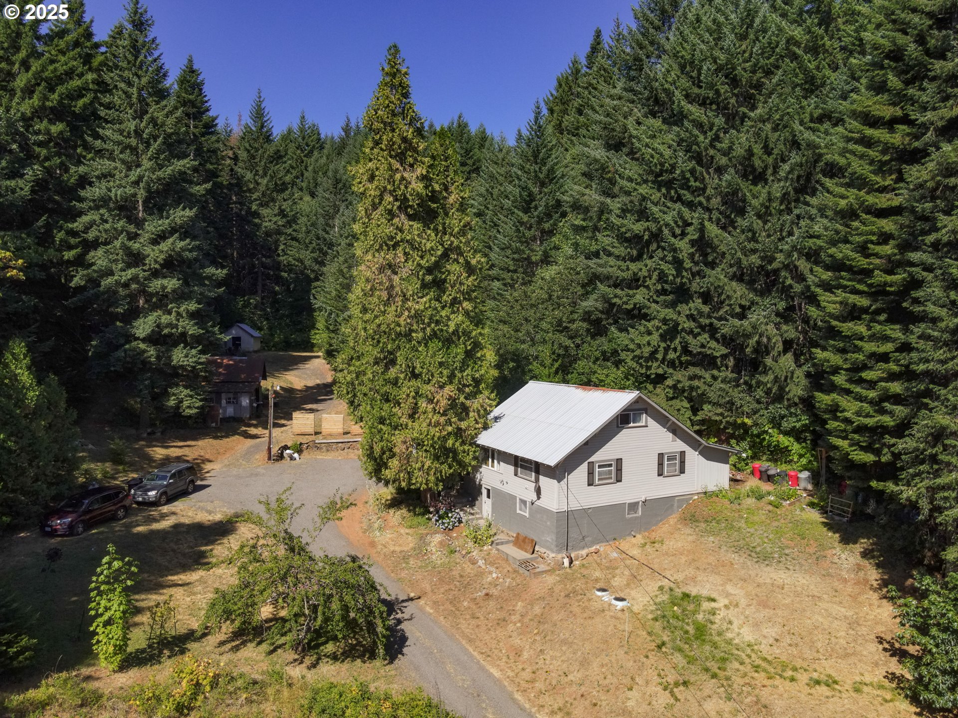 2442 Kingsley Road Hood River, OR 97031 - Photo 2 of 38