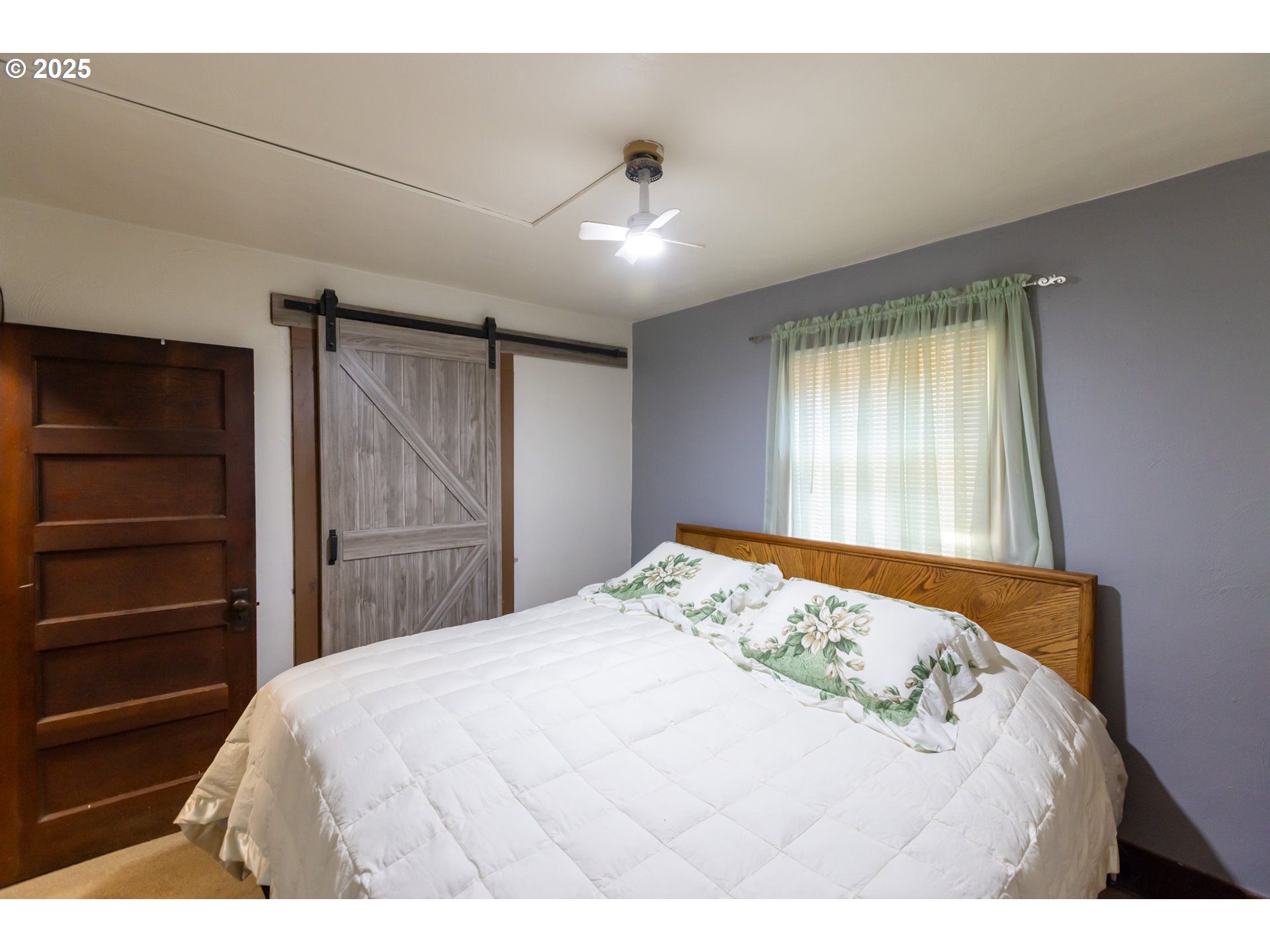 2442 Kingsley Road Hood River, OR 97031 - Photo 22 of 38