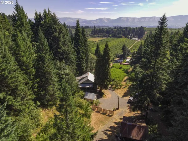 $699,000 | 2442 Kingsley Road, Hood River, OR 97031